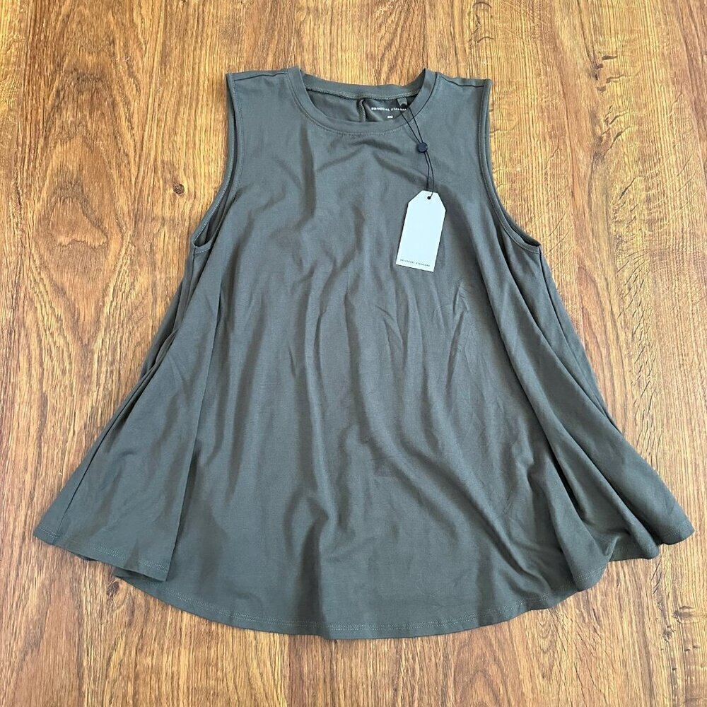 NWT Universal Standard sleeveless Tank Top